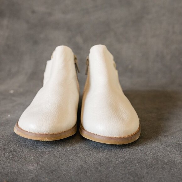 Little Penguin Shoes | Girls 10-11.5 Light Grey Boot w/ Tassle - Picture 5 of 8